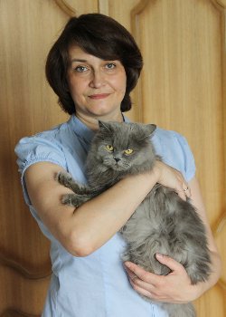 Марина Ефремова со своей кошкой Корой Марина Ефремова со своей кошкой Корой